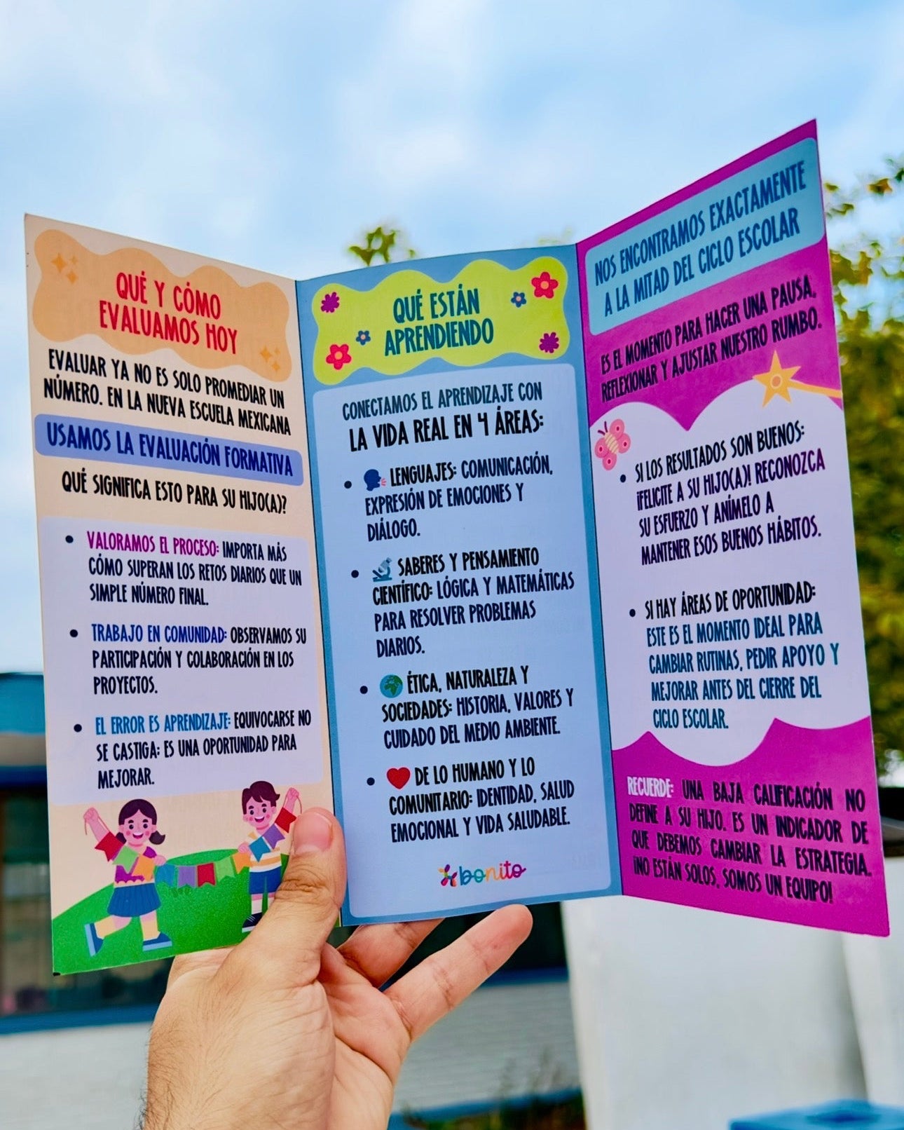 Plantilla Editable: Tríptico para Reunión con Padres (Canva)